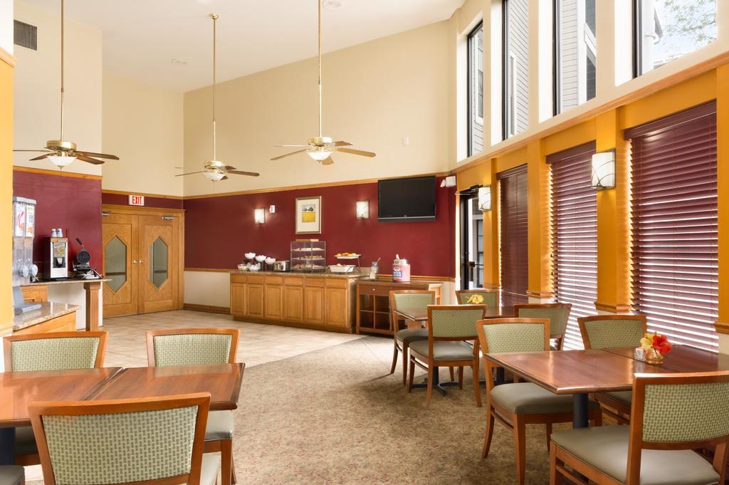 Ramada Huntsville Ngoại thất bức ảnh