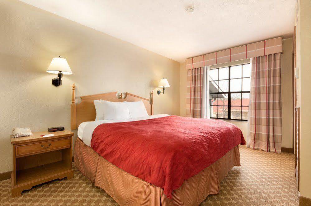 Ramada Huntsville Ngoại thất bức ảnh